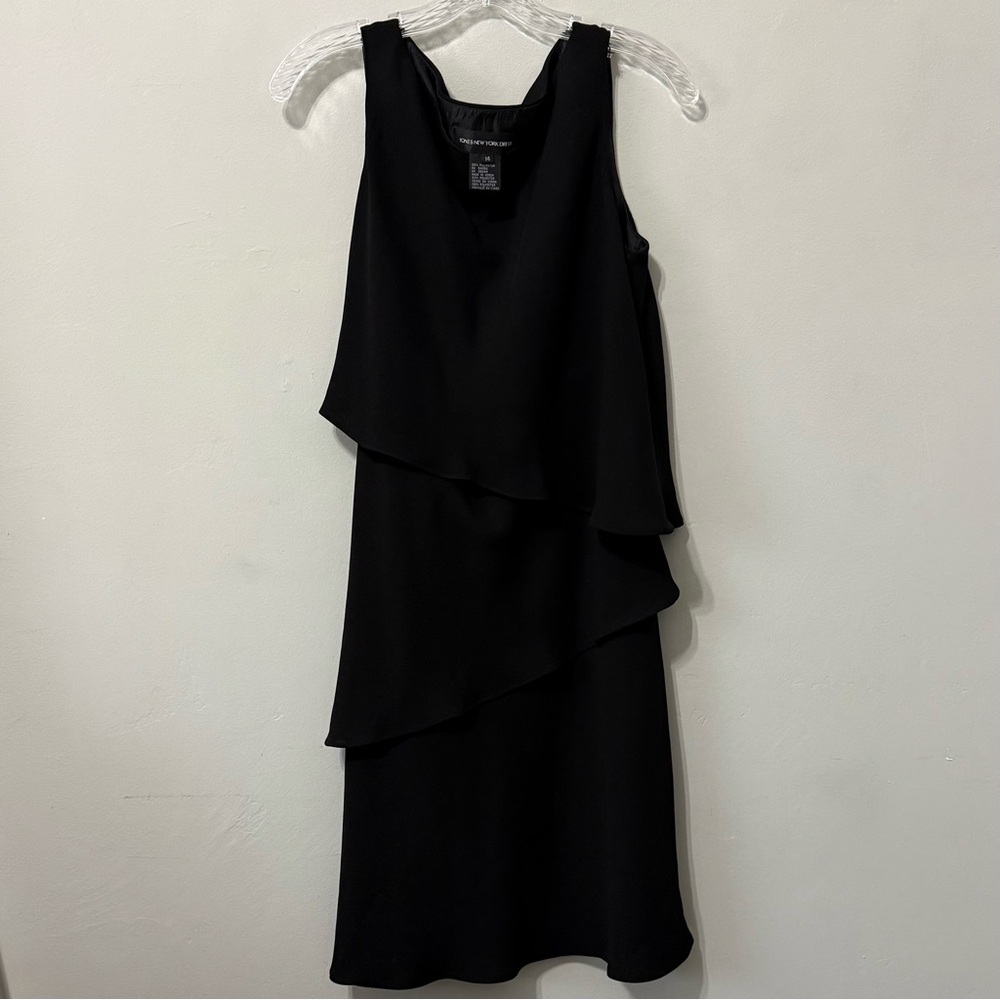 Jones New York Sleeveless Cascade Ruffle Sheath Cocktail Dress. Size: 14